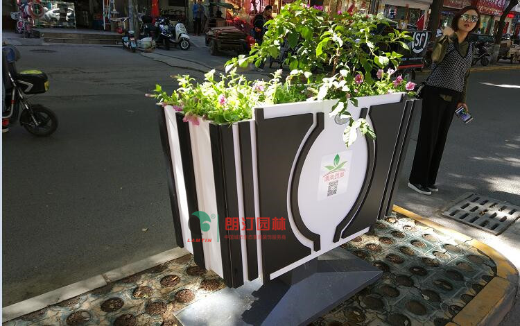 陕西渭南人行道绿化花箱景观案例